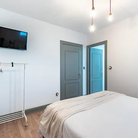Elegante Diseno Junto A La Playa Con Piscina