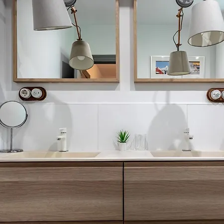 Elegante Diseno Junto A La Playa Con Piscina アパート
