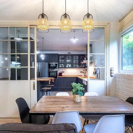 Elegante Diseno Junto A La Playa Con Piscina アパート